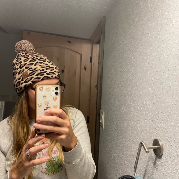 NWT Cheeta C&C California Pom Beanie - Picture 5 of 7
